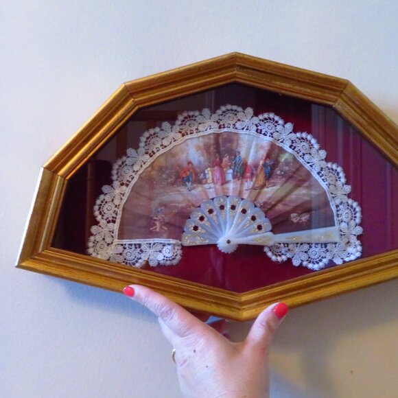 Collectable Vintage Hand Painted Hand Fan Framed red velvet lace lover scene - Picture 10 of 11